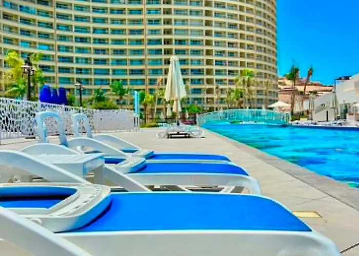 Porto Pyramids 4 *